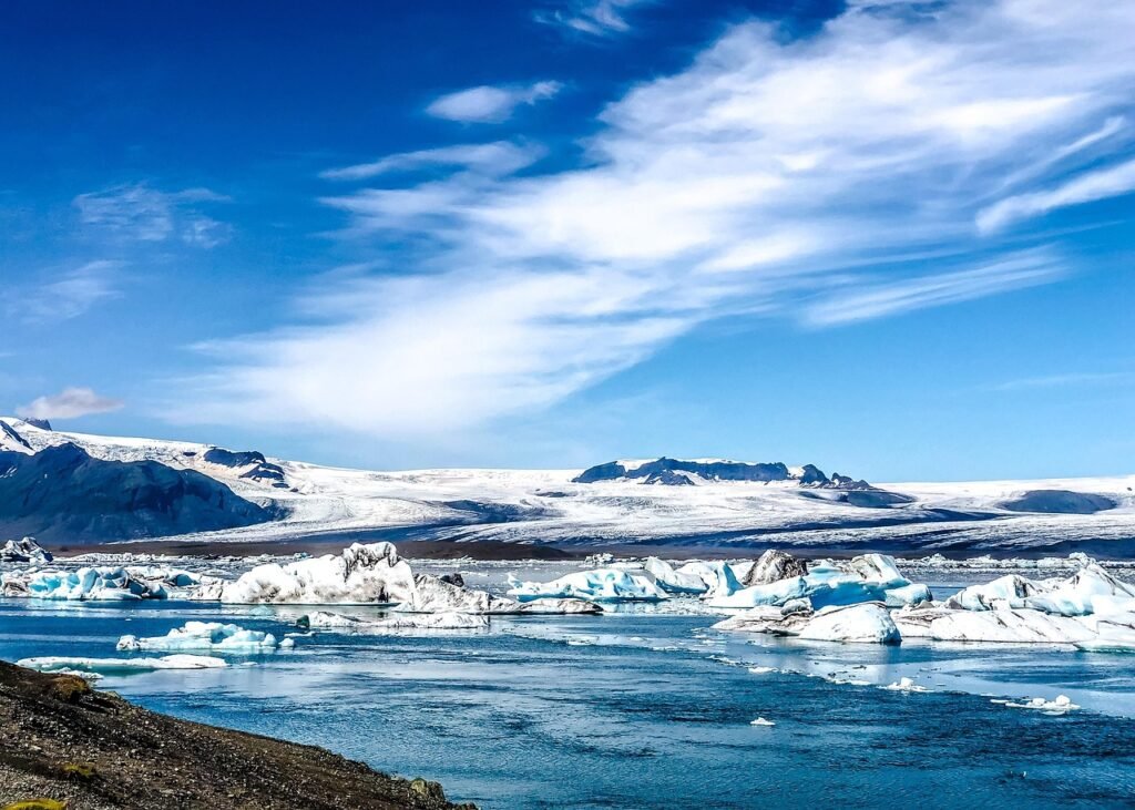 nextvoyage via Pixabay, https://pixabay.com/pt/photos/islndia-o-glaciar-gelo-panorama-4156202/