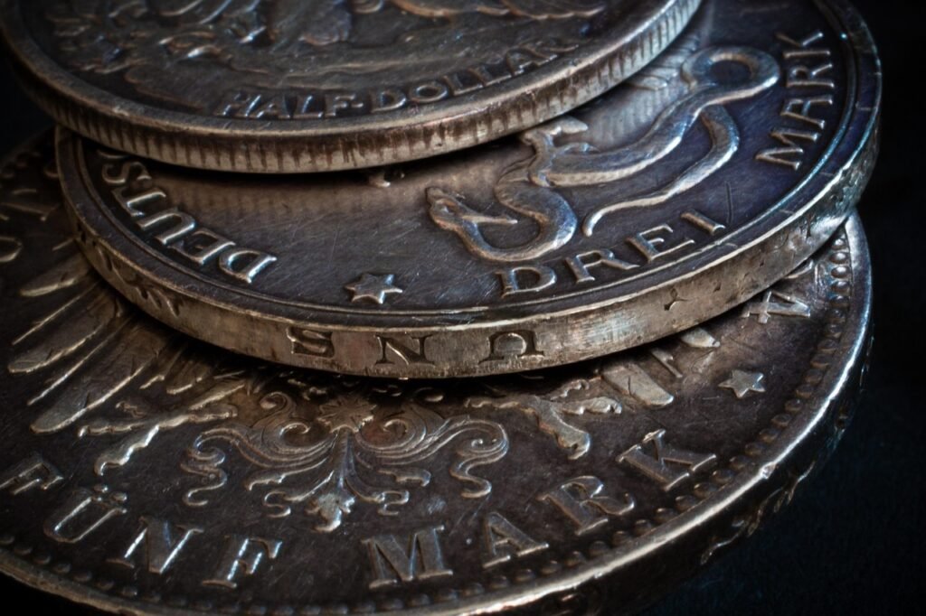 A_Different_Perspective via Pixabay, https://pixabay.com/photos/silver-coins-edge-embossing-coin-1404322/