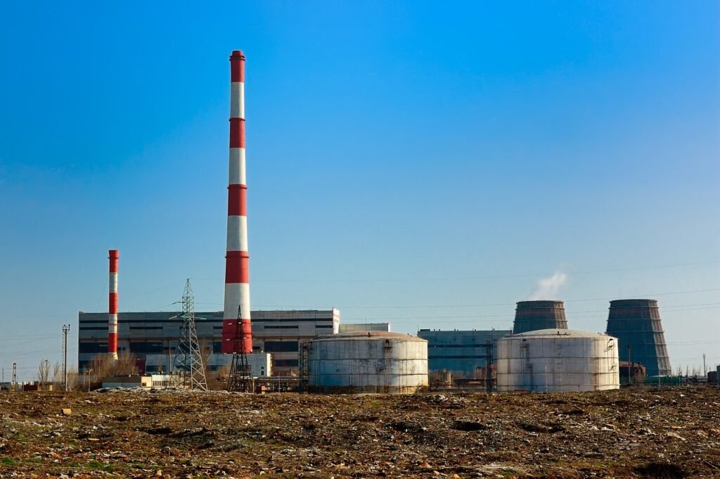 ds_30 via Pixabay, https://pixabay.com/pt/photos/industry-power-generation-fuel-4855767/