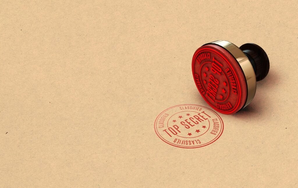 TayebMEZAHDIA via Pixabay, https://pixabay.com/photos/secret-top-stamp-spy-army-3037639/