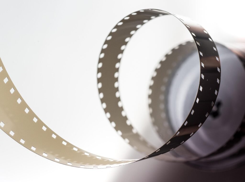 ClickerHappy via Pixabay, https://pixabay.com/photos/film-movie-cinema-reel-retro-2233656/