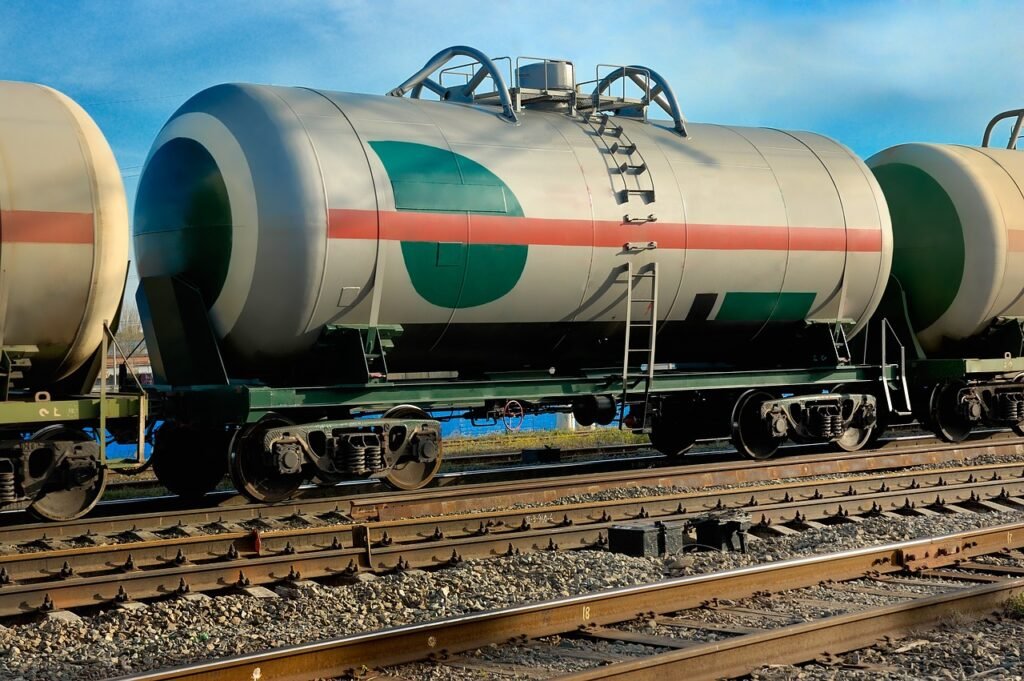 ds_30 via Pixabay, https://pixabay.com/pt/photos/diesel-power-trnsito-liquefied-4907209/